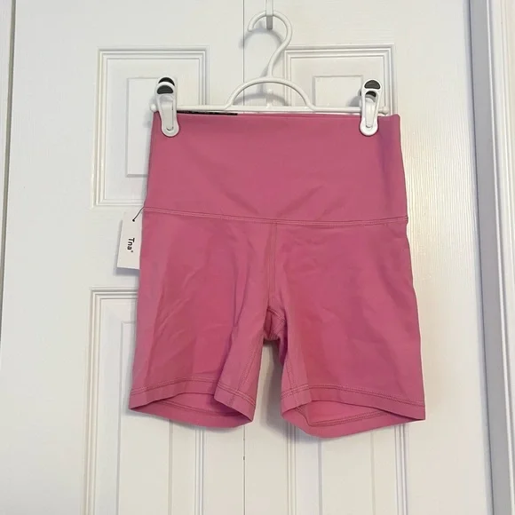 Aritzia TNA butter cheeky 5” shorts - Picture 4 of 5